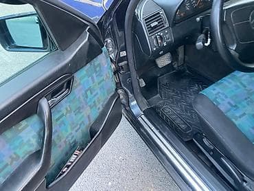 ford transit 2012: Mercedes-Benz C-Class: 1.8 l | 1997 il Sedan — 5
