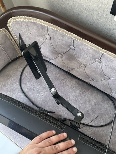 taube smart tv: Samsung televizoru, qara rəngdə, yığcam dizaynı ilə. Evdə istifadə — 3
