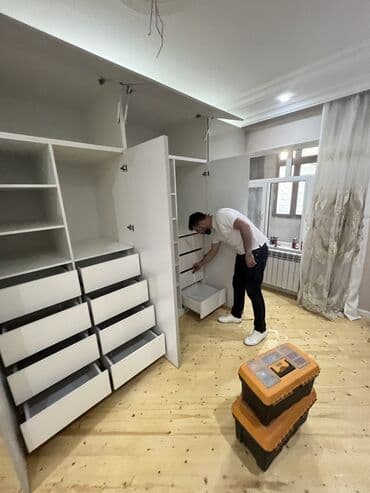 ışkaf: Düz dolab, Yataq otağı üçün, Paltar üçün, Açılan, Korpuslu, 5 qapı — 5