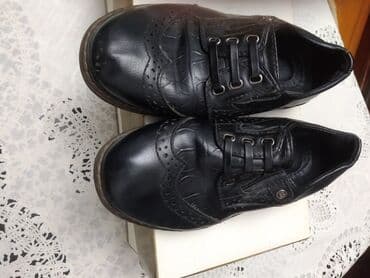 32 razmer: Makasinlər qara rəngdə .Hər biri 9man.32,31və27 razmerlər — 10