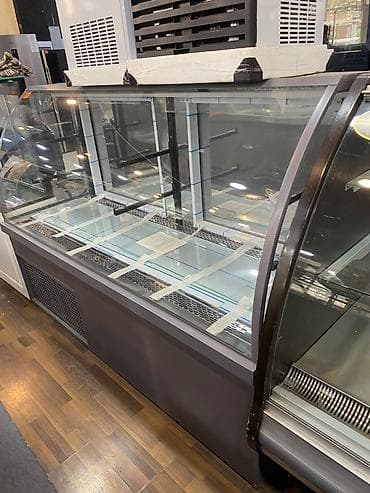– Şüşə vitrinli soyuducu sərgi dolabı – Ön və üst hissəsi temperli