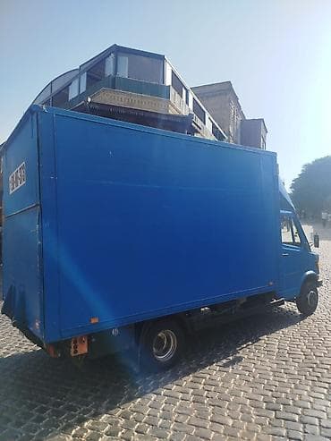 Yükdaşıma üçün Mercedes-Benz furqon tipli kiçik tonnajlı yük maşını