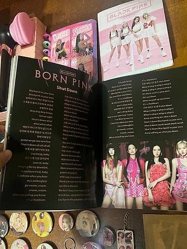 Продам большую K-pop коллекцию‼️ В комплект входит: 2 больших биндера — 2