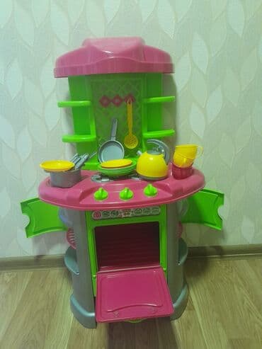 38 ölçü uşaq krossovkası: Uzunluğu 82sm, eni 54sm,dərinliyi 35sm. Qutusu da var — 1