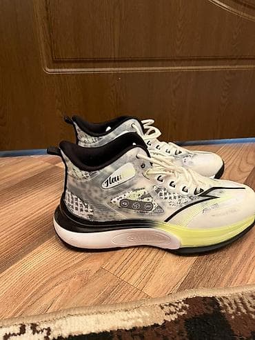 баскетбол: Basketbol ayaqqabısı – Model 7110 - Ölçü: EUR 44 (US 9.5, UK 8.5, CHN — 9