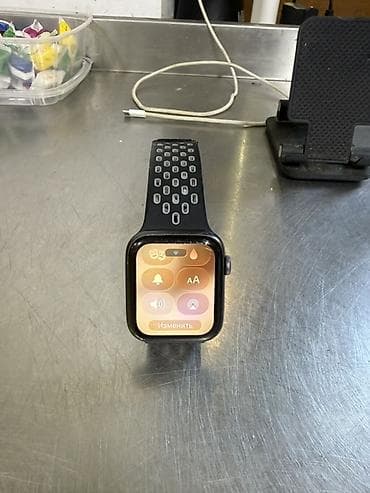 Apple Watch (Series naməsi 6 qara reng 40 ml den) – qara korpus və