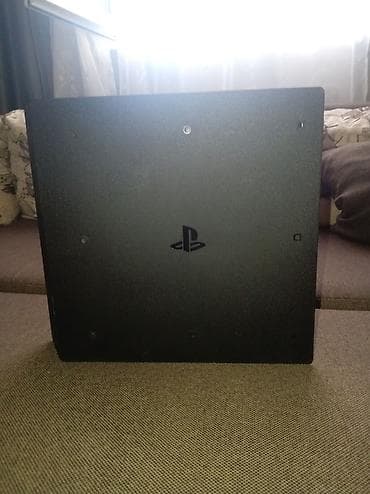 ps4 kaset: Salam playstation 4 pro satilir hec 1 ayi yoxdu her seyi islekdi — 1