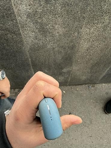 super zeng 2: IQOS Iluma cihazı – mavi rəngdə, maqnit qapaqlı dizayn. İqosun ici — 3