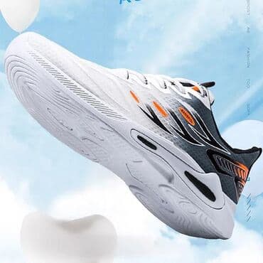 красофкалар мужской: Ağ və boz rənglərdə olan bu idman ayaqqabıları rahatlıq və dəbə uyğun — 6