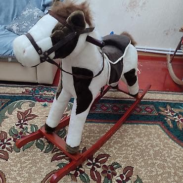 yellencek at: Taxta yelləncək at oyuncağı - Yumşaq plyuş materialdan hazırlanmış — 1