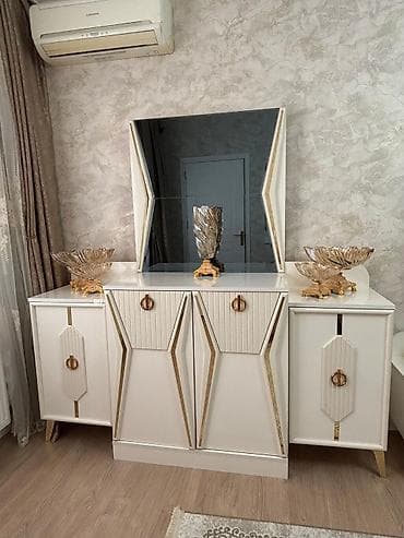 Qonaq otağı üçün dəst – modern klassik üslub Dəst tərkibi: - Konsol