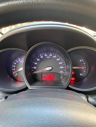 bmw e 39: Kia Rio sedan – qırmızı rəng - Kuzov: 4 qapılı sedan, parlaq qırmızı — 8