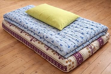 Böyüklər üçün İşlənmiş Yun Döşək, Ünvandan götürmə