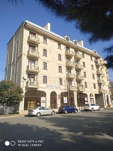 1 nömrəli məktəbin qarşısı. 2 otaqlıdır.( Hal hazırda 3 tələbə qız