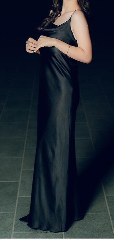Женская одежда: Qara satən maksi don - Model: slip tipli, incə çiyin askıları ilə - — 2