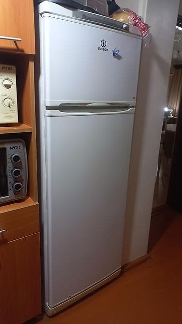1:1 iphone: Indesit iki qapılı soyuducu Xüsusiyyətlər: - Üst kamera: dondurucu — 4
