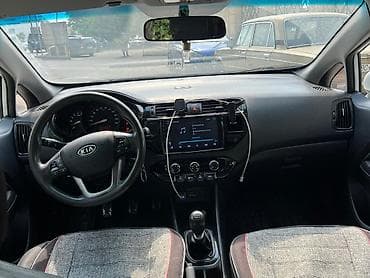 Kia Rio hatchback – ağ rəng, 5 qapı Xüsusiyyətlər: - Kuzov: 5 qapılı — 5