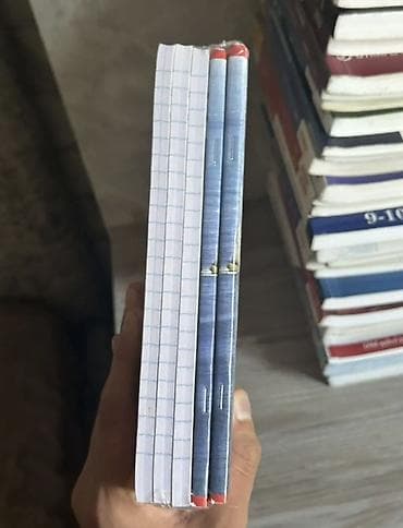 Kitablar və jurnallar: Hamısı tepteze qalıb. Berk oxuyan olmuşam😂😂😂 — 2