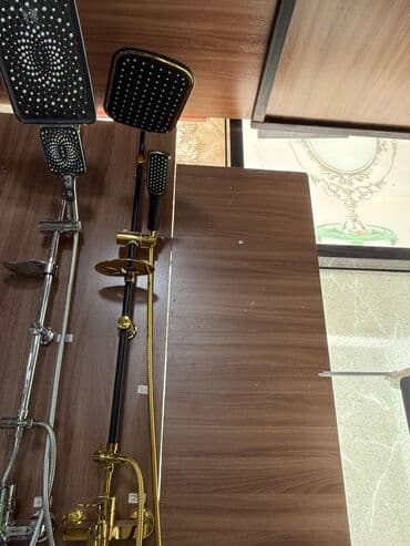 duş kranı: Duş sistemi düzbucaqlı formalı geniş baş duşuna və əl duşuna malikdir — 1