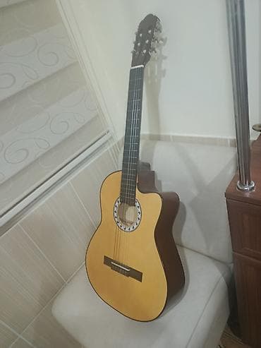 saz satan yerler: Klassik akustik gitara – cutaway dizaynlı 1 il əvvəl Rast Musiqi — 2