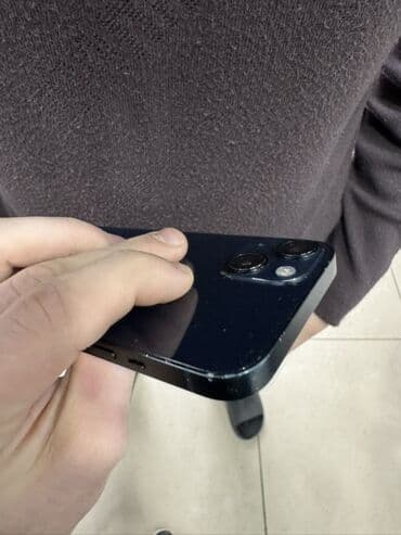 телефон fly e: Məhsul: Smartfon (qara rəng) Xüsusiyyətlər və dizayn: - Düz kənarlı — 6