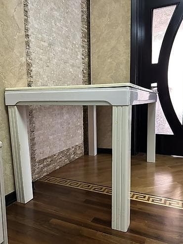 Masalar və oturacaqlar: Ağ rəngli yemək/iş masası - Klasik düz dizayn, dörd bərk ayaqlı — 1