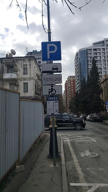 samuxda kiraye ev: Ödənişli küçə dayanacağı yeri Xüsusiyyətlər: - Yola paralel parklanma — 1