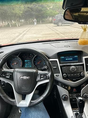 vaz 2107 2004: Chevrolet Cruze sedan - Korpus: 4 qapılı sedan, qırmızı rəng, qara — 3