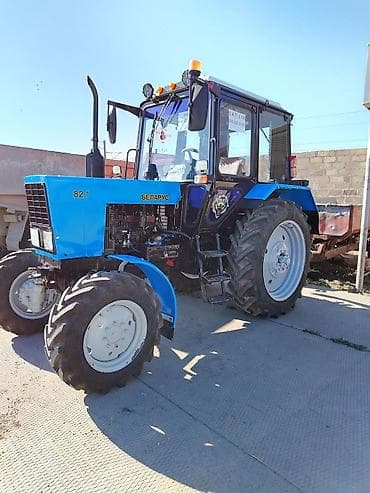 Belarus 82.1 təkərli traktor Texniki xüsusiyyətlər və təchizat: - 4x4 — 9