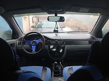 chevrolet gentra 2020: Qara rəngli Daewoo Gentra sedan avtomobili. Avtomobilin ön hissəsində — 7