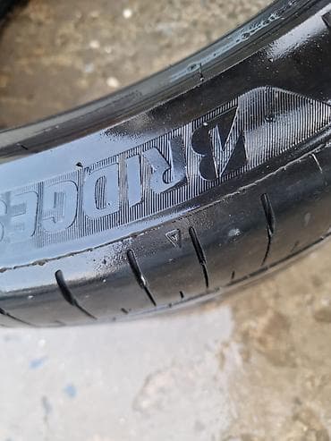 bbc disk: İşlənmiş Şin Bridgestone 235 / 40 / R 19 — 5