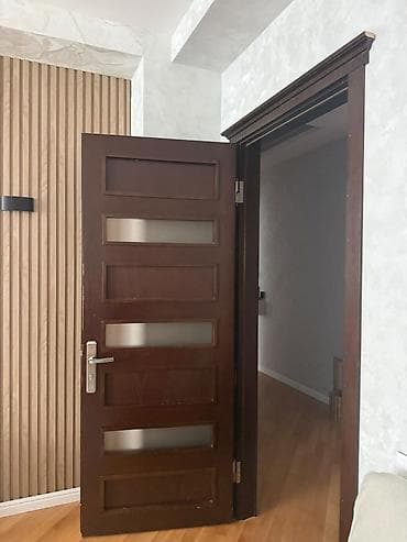 qapi ve pencere: Taxta iç qapı – şüşəli panellərlə - Material: massiv ağac (tünd — 3