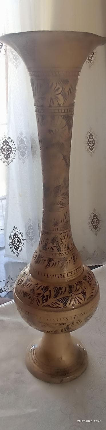 samdanlar ve saat: Bir vaza, Metal — 2