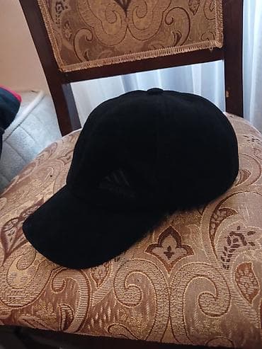 Qara rəngli beysbol papağı – Adidas loqolu. - Klassik forma, əyri
