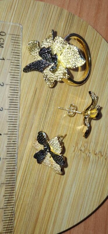 tek qas qizil sirqalar: Комплекты. Новые — 7