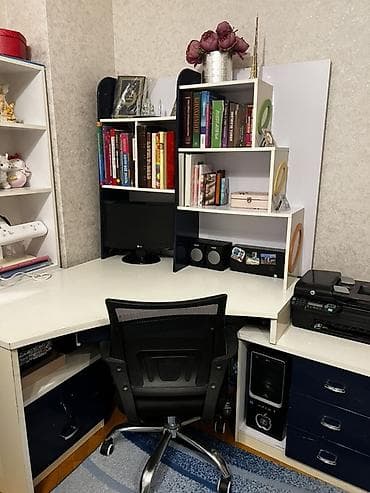 Künc iş masası və rəfli modul dəsti - L‑şəkilli, geniş iş səthi –