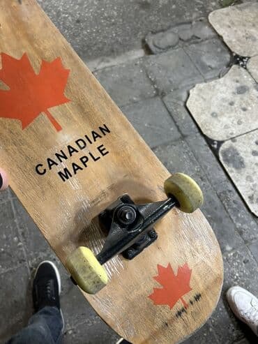 Skateboard – Canadian Maple - Taxta: “CANADIAN MAPLE” yazılı