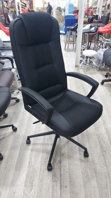 офисные кресла: Новый, С колесиками, Рукояти не регулируются, Кожа — 1