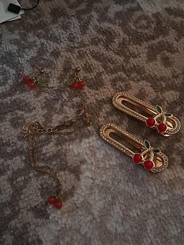 Albalı temalı zərgərlik və aksesuar dəsti - Dəst tərkibi: - 1 cüt