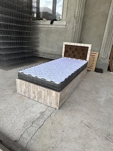 Кровати: Односпальная кровать, С матрасом, Без выдвижных ящиков — 2