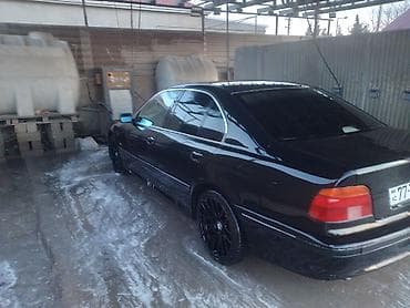 BMW 5 Series sedan – qara rəng - Kuzov: sedan, qara parlaq boya, tünd