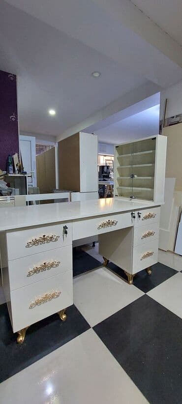 loft masa: Yeni, Manikür üçün masa — 1