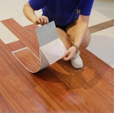 PVC materialı olan arxasi özü yapişqanlı dekor yer örtüklərinin