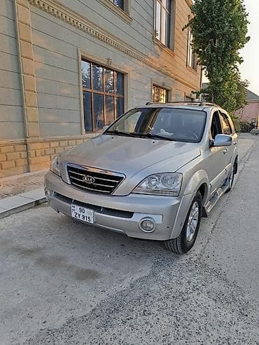 Kia: Kia Sorento, gümüşü rəng, 5 qapılı SUV. Xüsusiyyətlər:unvan bine — 6