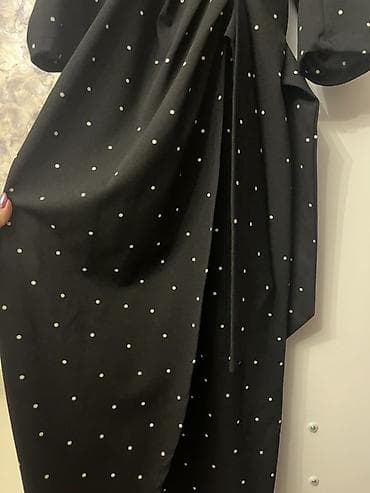 duz don modelleri: Qara rəngli, ağ xırda xallı uzun don - Dizayn: V-yaxa, üst hissədə — 2