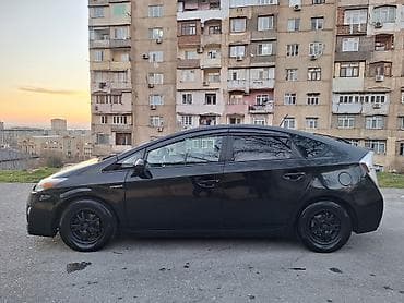 qalmaq şərti ilə prius: Toyota Prius: 1.8 l | 2010 il Hetçbek — 3