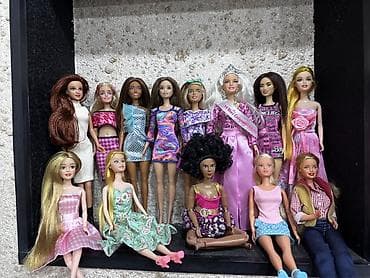 Barbie kuklaları kolleksiyası – müxtəlif modellər və geyim dəstləri - — 1