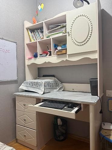 Uşaq/yeniyetmə otağı üçün mebel dəsti Komplekt tərkibi: - Tək — 4