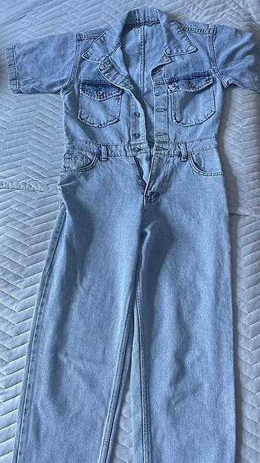 MADE IN TÜRKİYƏ.Yenidir. Açıq mavi rəngdə denim kombinezon -