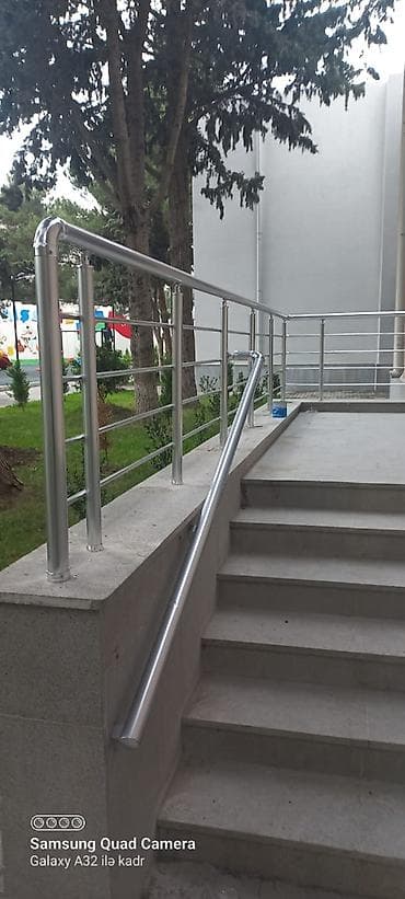 demir direk: Paslanmayan poladdan (inox) məhəccər və tutacaqlar - Material: yüksək — 1